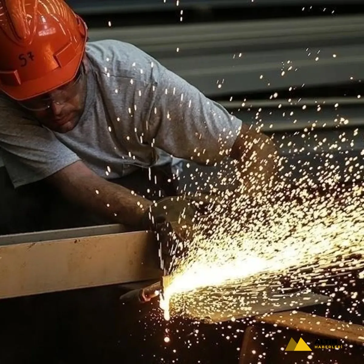 TÜİK: Sanayi üretimi şubatta arttı