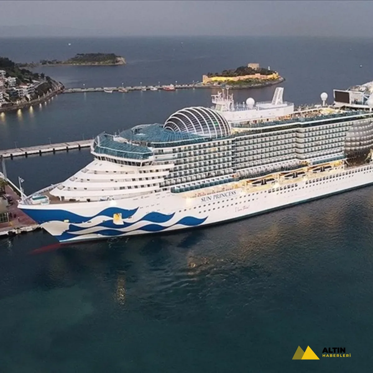 Kuşadası Limanı’na dev misafir! "Sun Princess" 4 bin turistle demirledi