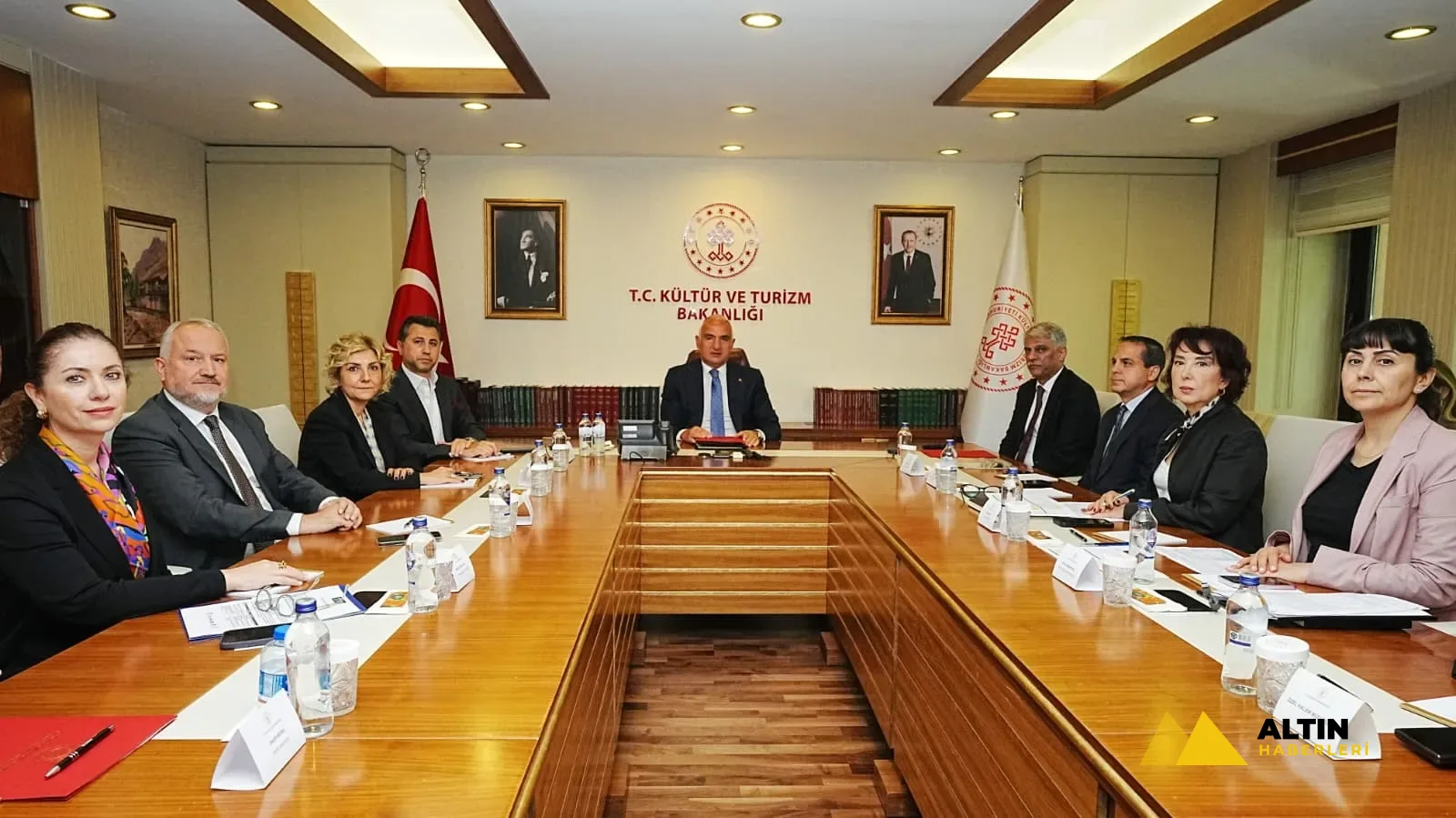 Turizmde yeni yol haritası! Bakan Ersoy sektör temsilcileri ile bir araya geldi