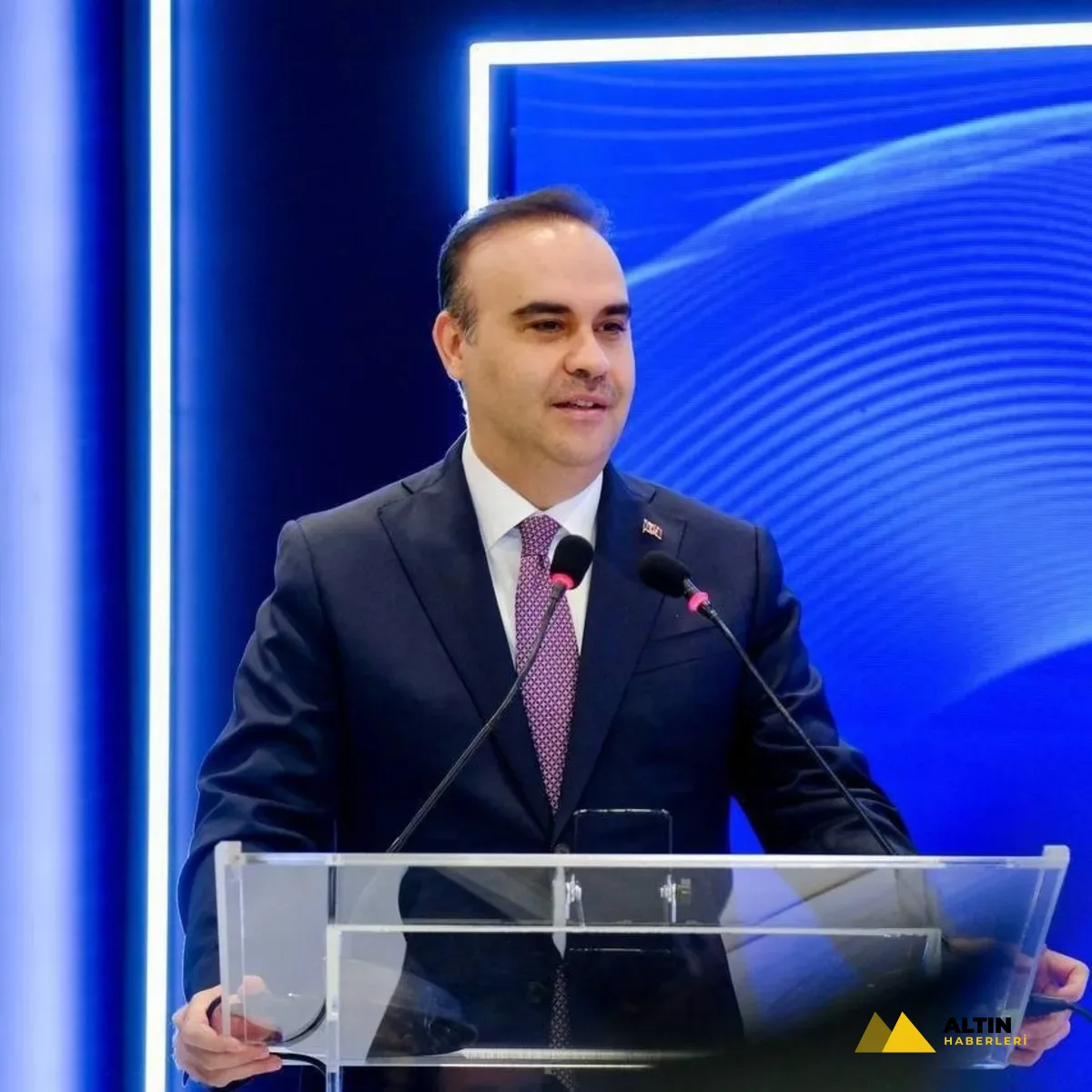 Bakan Kacır: Türkiye savunma yatırımlarına ev sahipliği yapmaya hazır