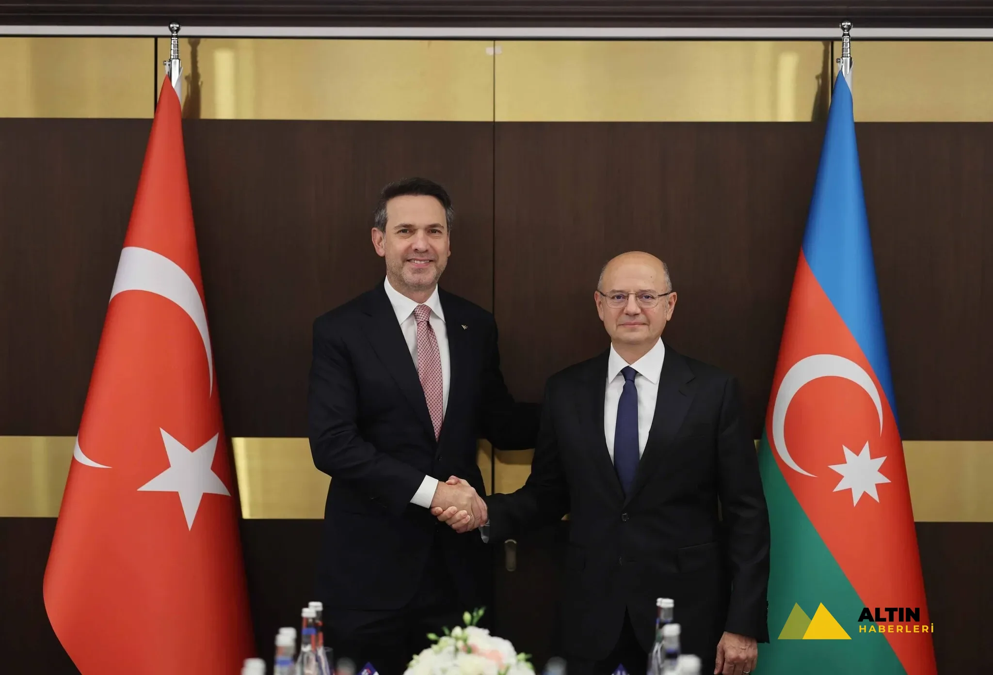 Bayraktar: Nahçıvan'dan Türkiye'ye, dörtlü yeşil koridor ve Karadeniz altı hattı üzerinde çalışıyoruz